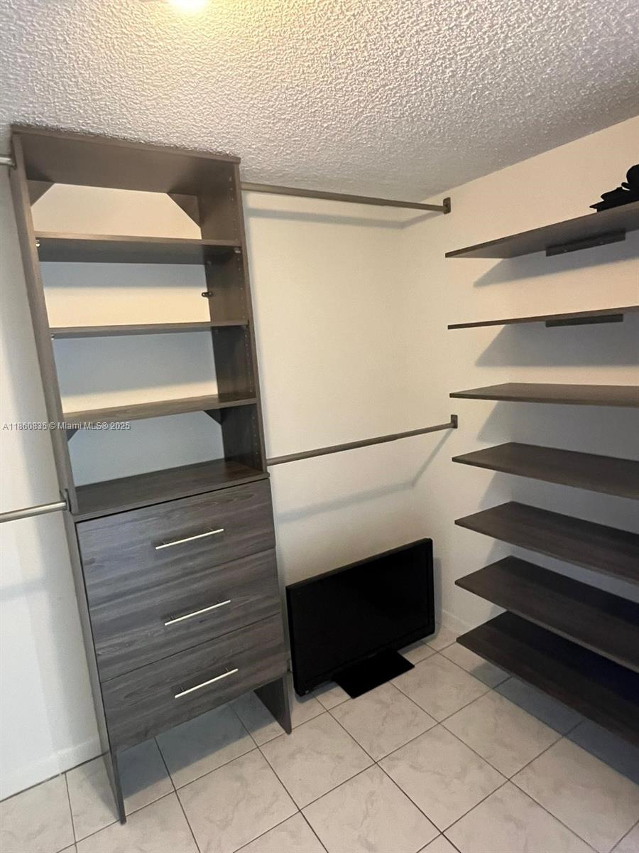 See details 702 2 / 2 1240 sq. ft. $ 2025-08-18 0 Photo