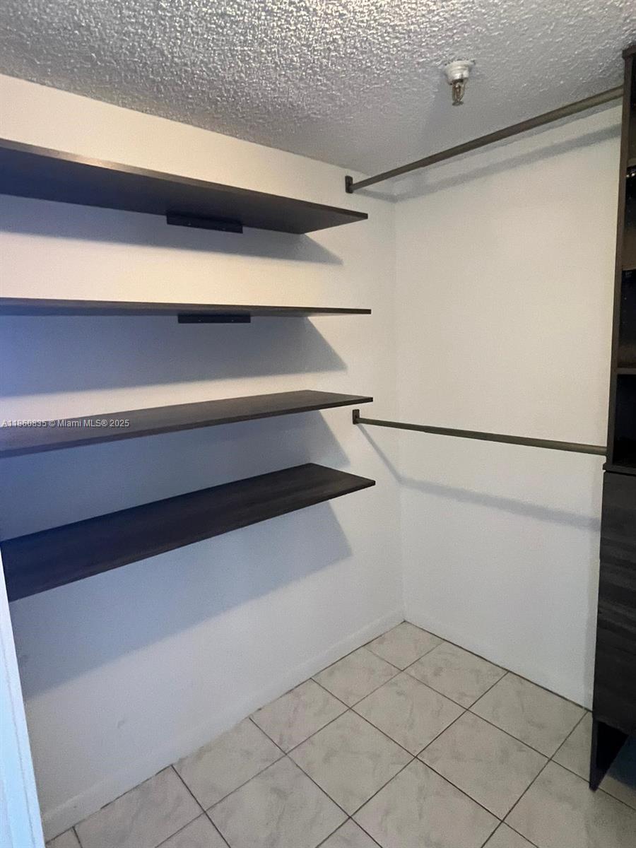 See details 702 2 / 2 1240 sq. ft. $ 2025-08-18 0 Photo