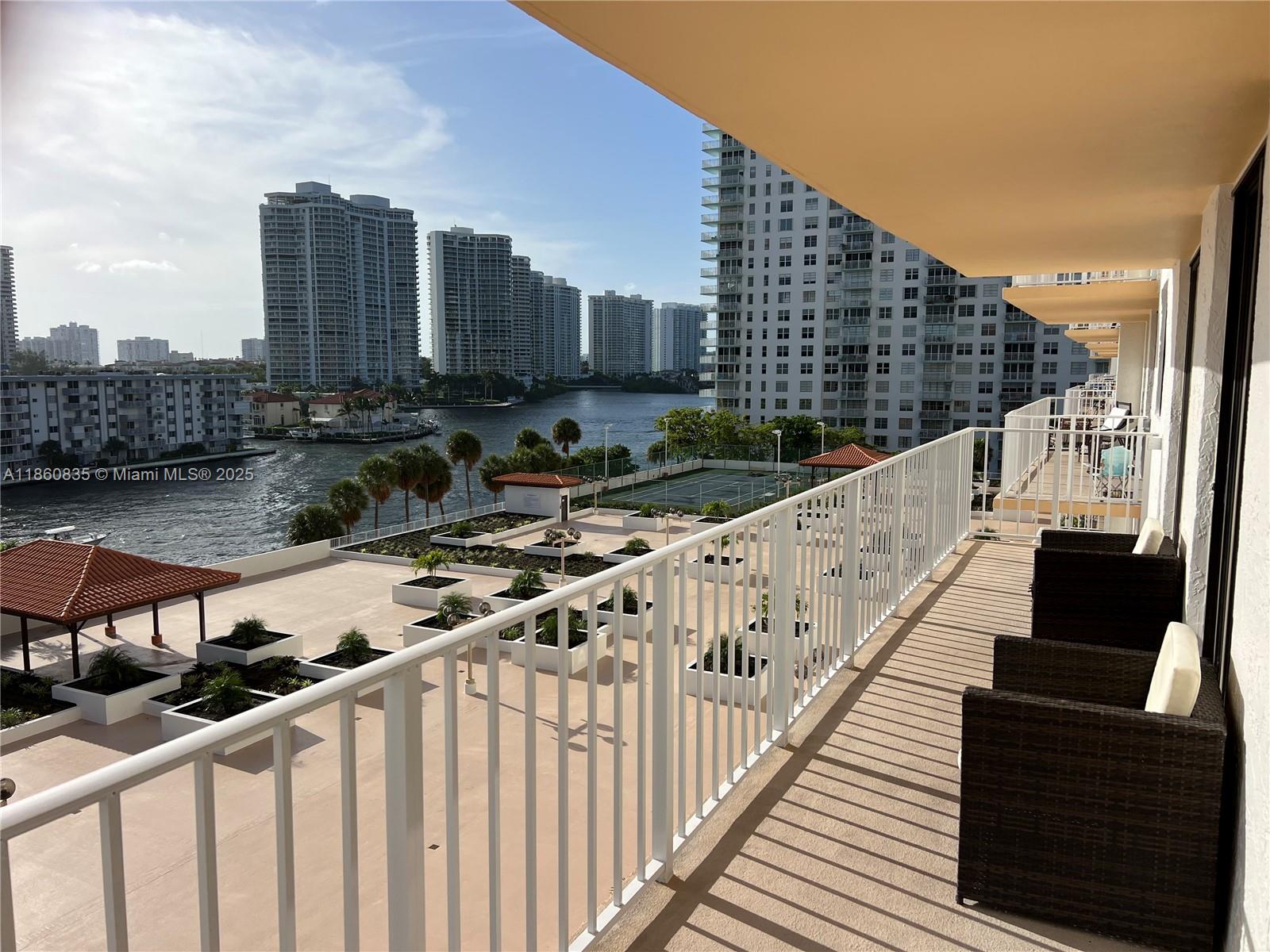 See details 702 2 / 2 1240 sq. ft. $ 2025-08-18 0 Photo