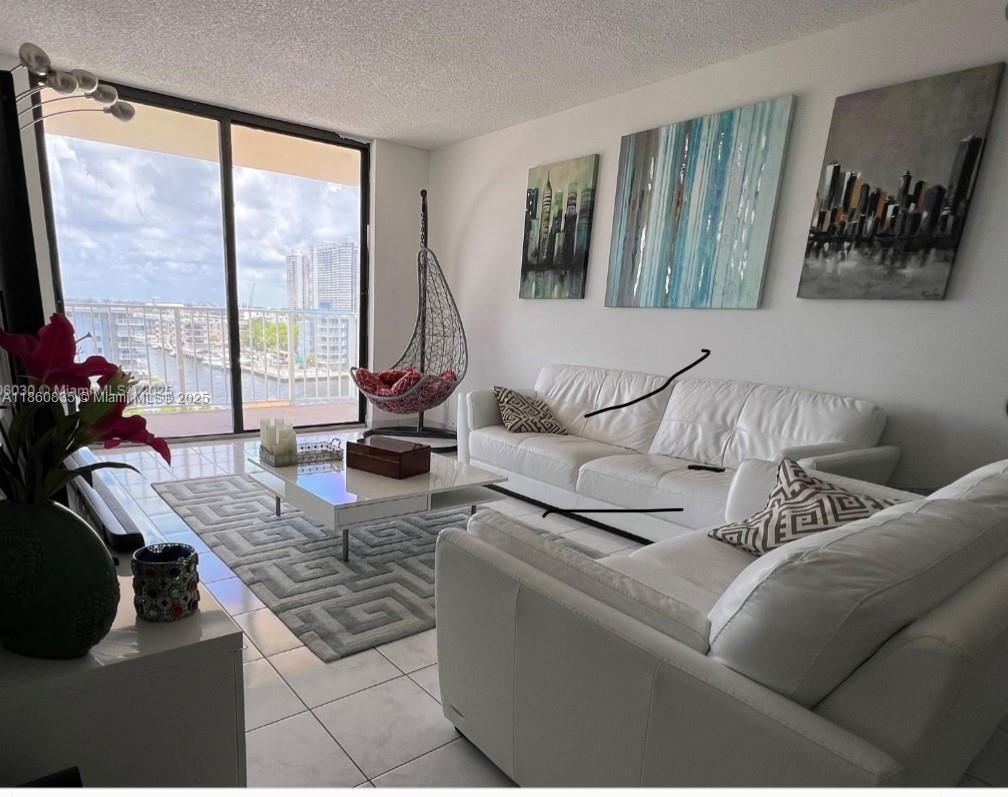 See details 702 2 / 2 1240 sq. ft. $ 2025-08-18 0 Photo