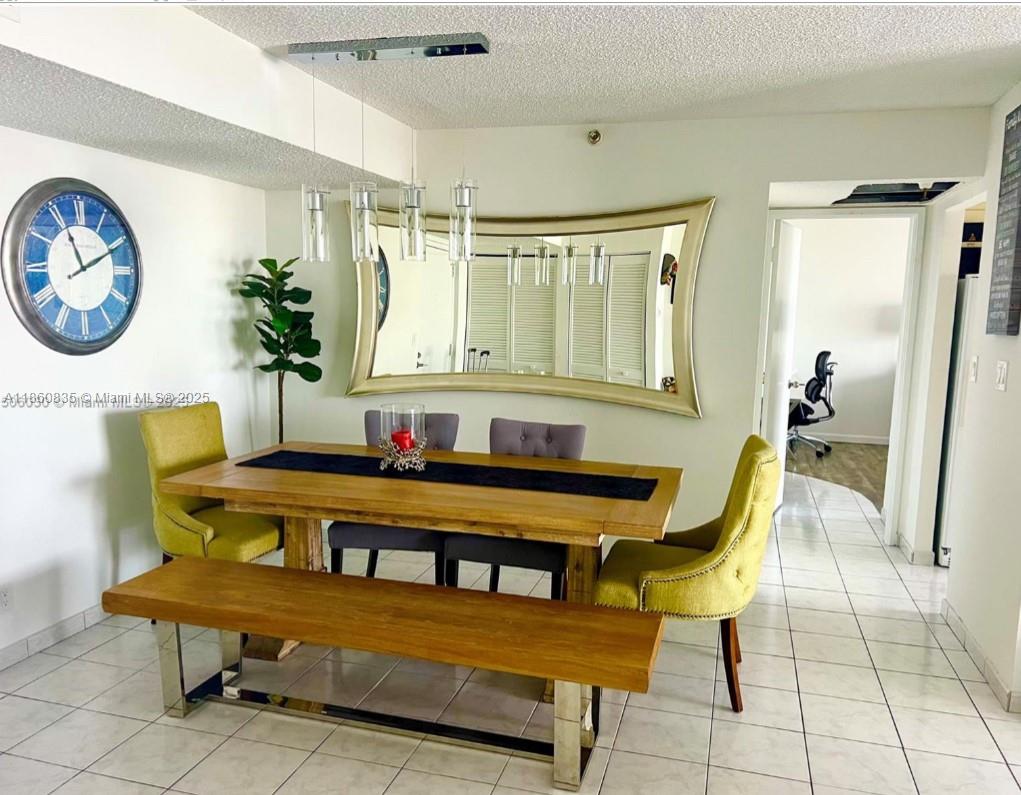 See details 702 2 / 2 1240 sq. ft. $ 2025-08-18 0 Photo