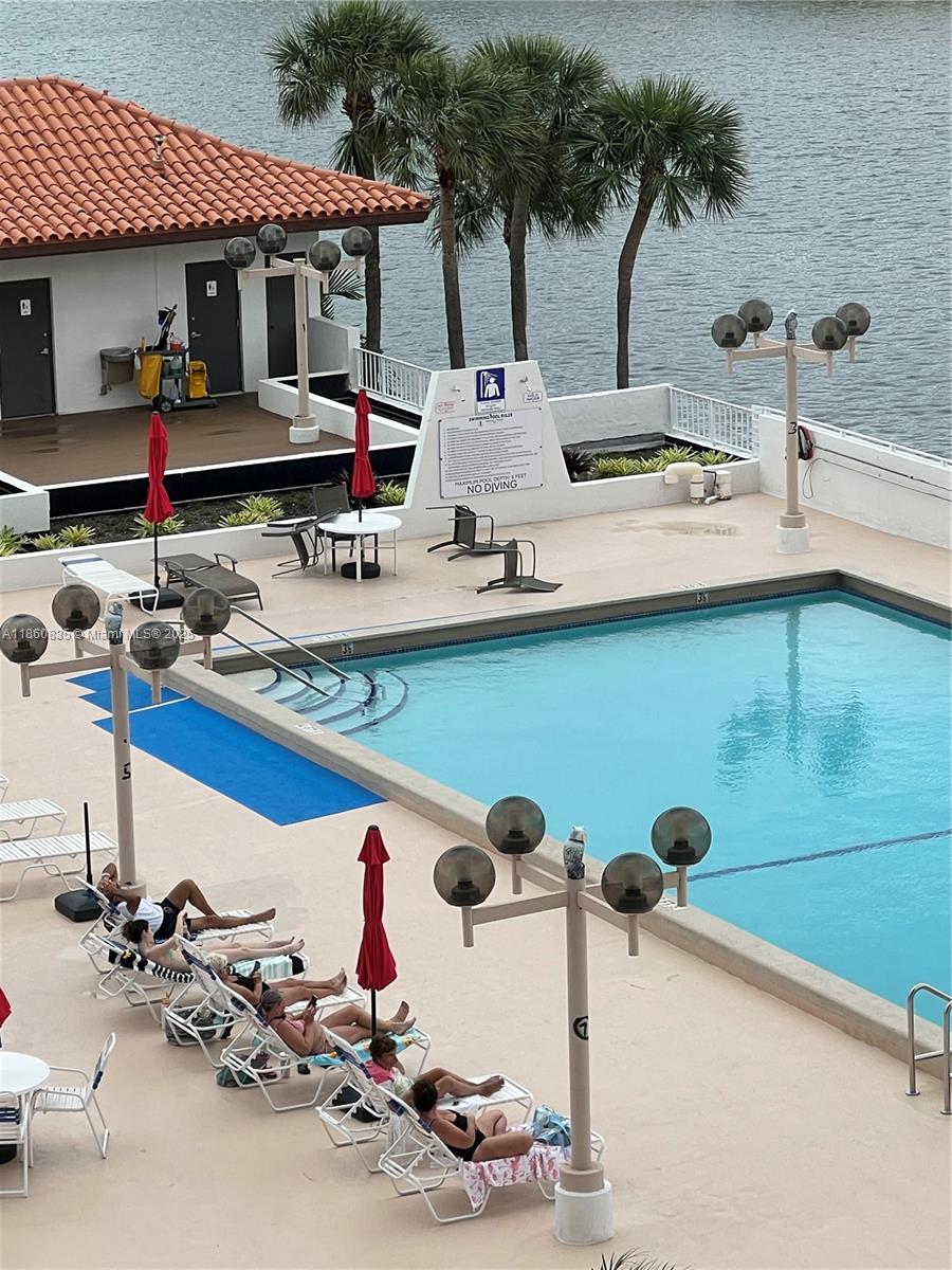 See details 702 2 / 2 1240 sq. ft. $ 2025-08-18 0 Photo