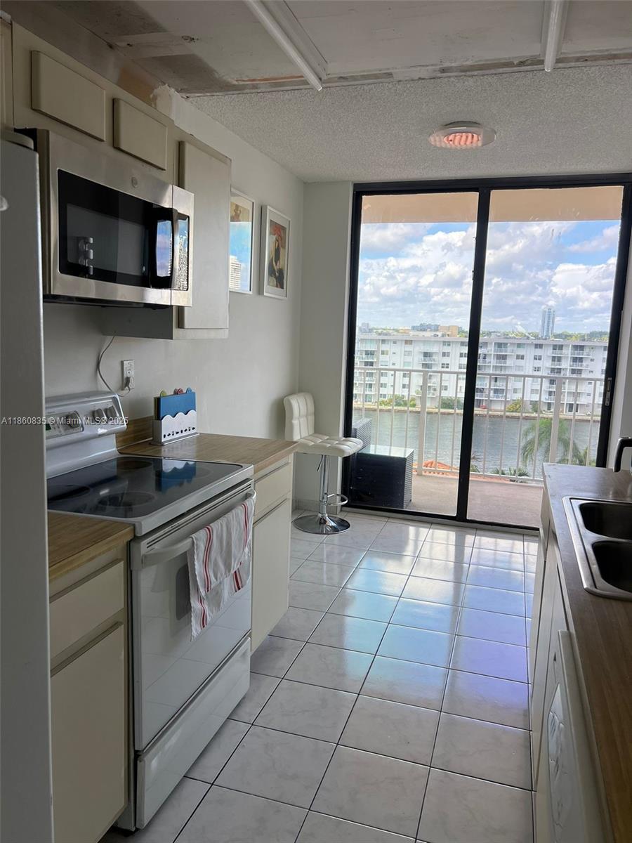 See details 702 2 / 2 1240 sq. ft. $ 2025-08-18 0 Photo