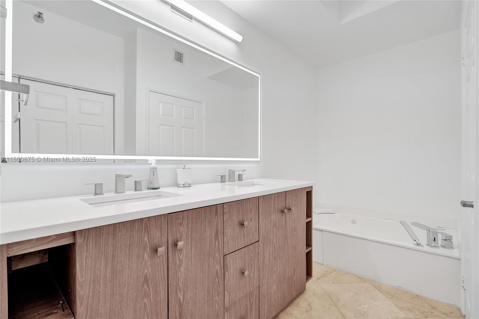 Photo of 3400 192nd St  #PH11, Aventura, Florida, 33180 - Primary Bath