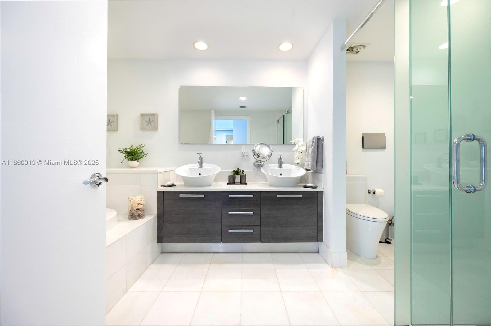 Photo of 2950 188th St  #330, Aventura, Florida, 33180 - 