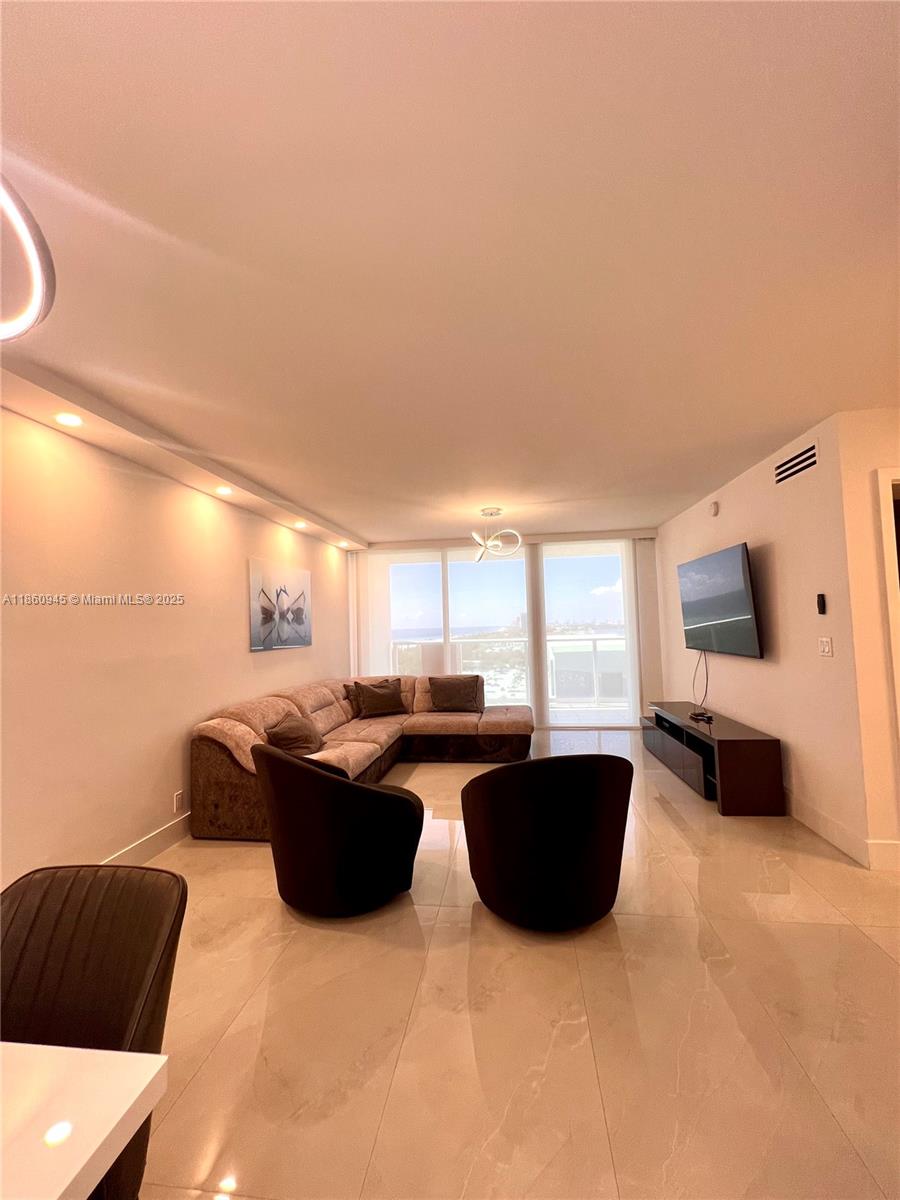 See details 1524 2 / 2 1357 sq. ft. $ 2025-08-18 0 Photo