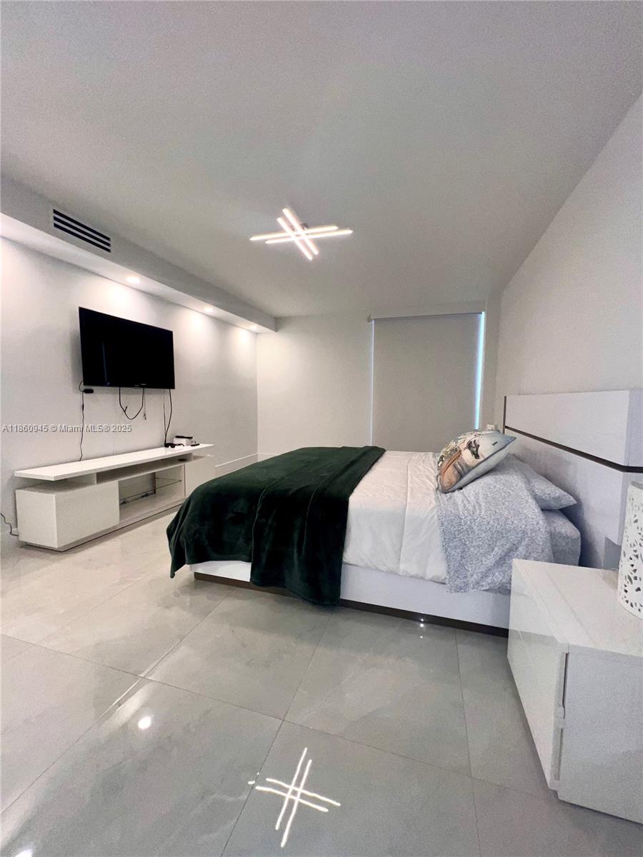 See details 1524 2 / 2 1357 sq. ft. $ 2025-08-18 0 Photo