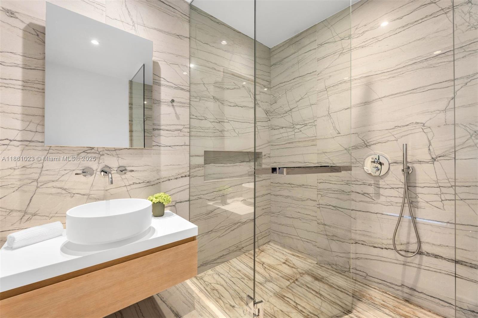 See details 306 2 / 3 1602 sq. ft. $ 2025-08-18 0 Photo