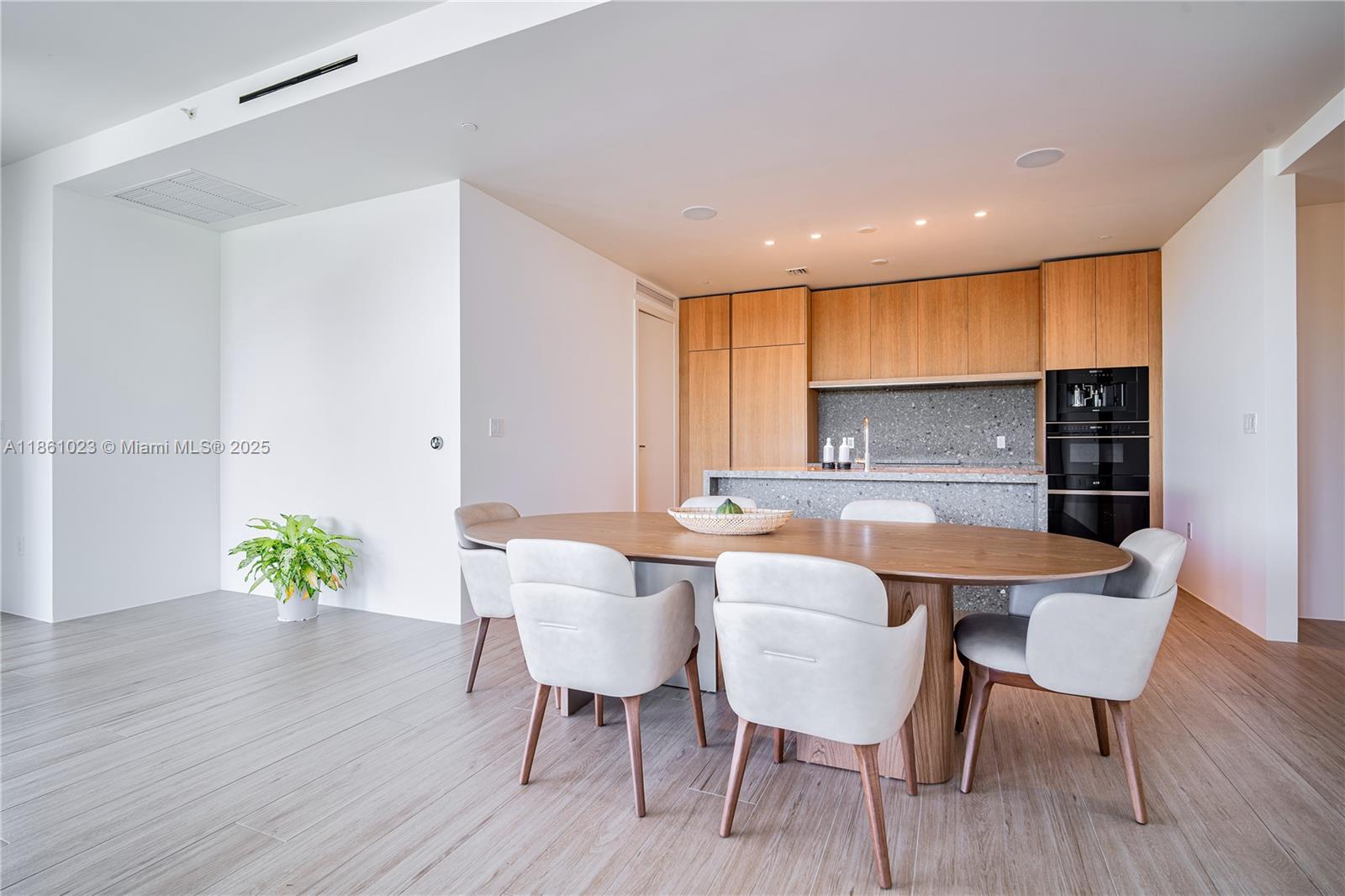 See details 306 2 / 3 1602 sq. ft. $ 2025-08-18 0 Photo
