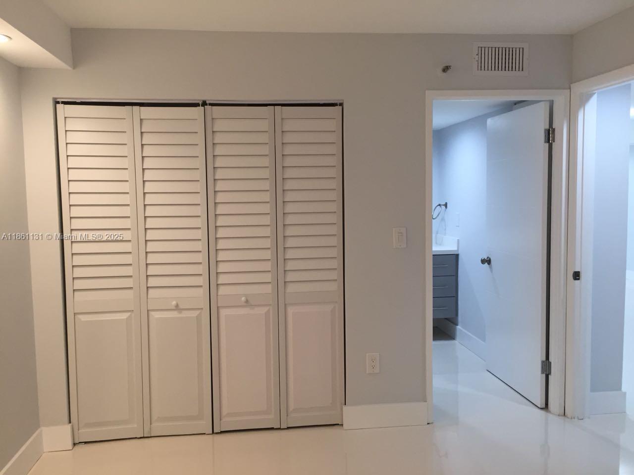 1003 2 / 2 1232 sq. ft. $ 2025-08-18 0 foto