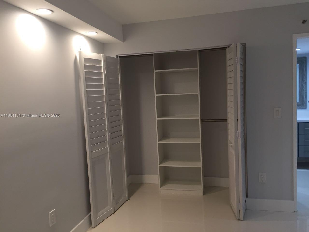 1003 2 / 2 1232 sq. ft. $ 2025-08-18 0 foto