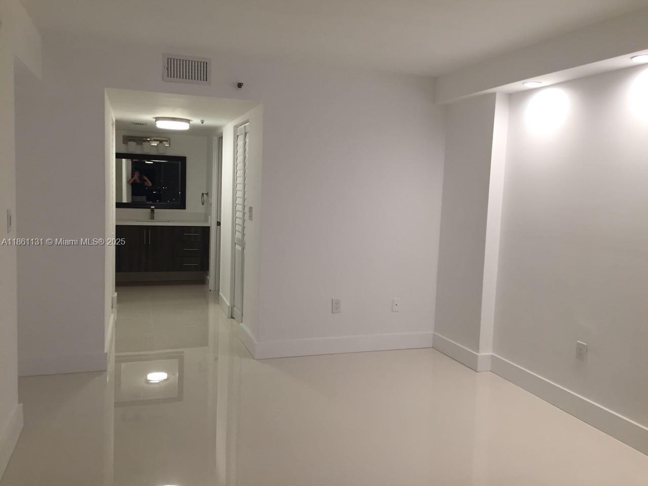 1003 2 / 2 1232 sq. ft. $ 2025-08-18 0 foto