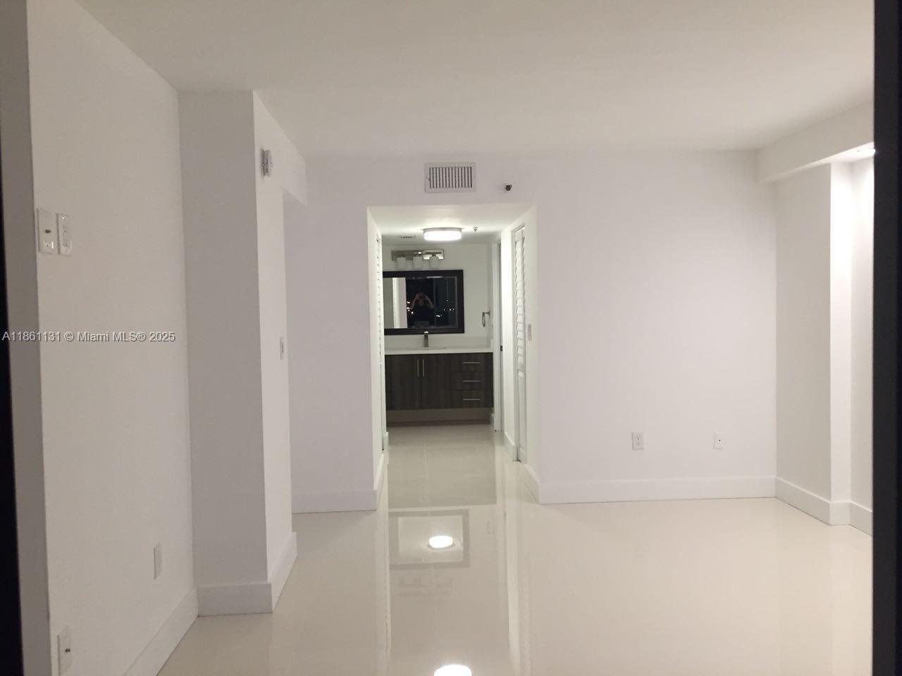 1003 2 / 2 1232 sq. ft. $ 2025-08-18 0 foto