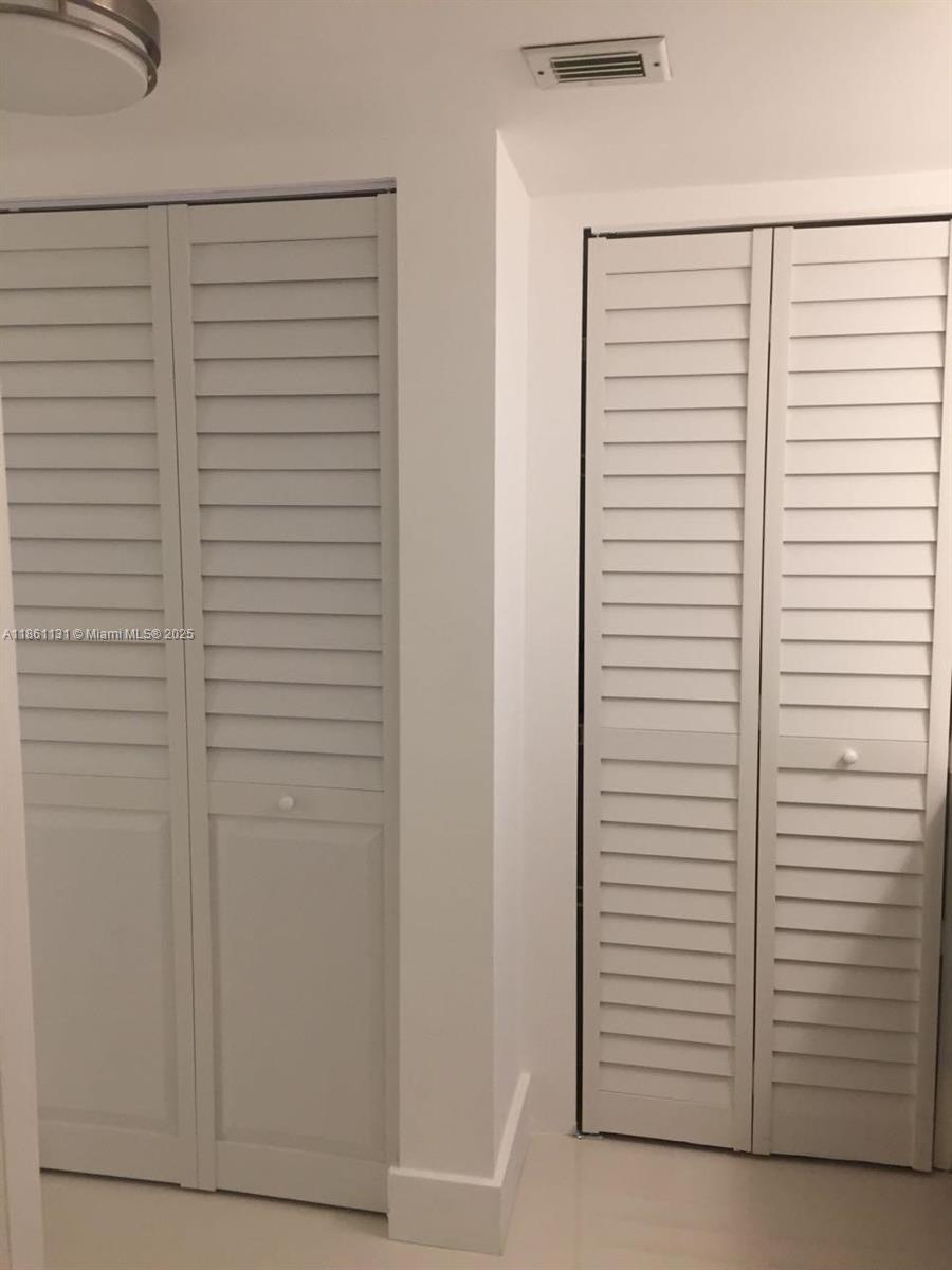 1003 2 / 2 1232 sq. ft. $ 2025-08-18 0 foto