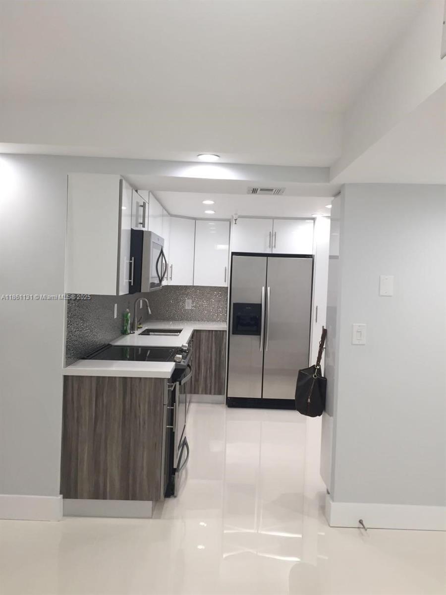 1003 2 / 2 1232 sq. ft. $ 2025-08-18 0 foto