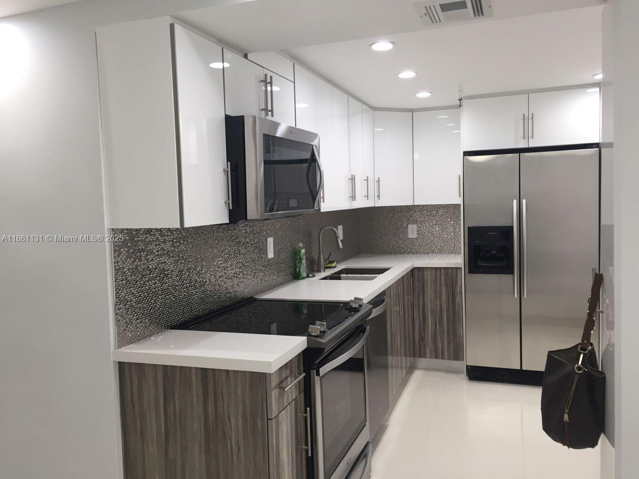 1003 2 / 2 1232 sq. ft. $ 2025-08-18 0 foto