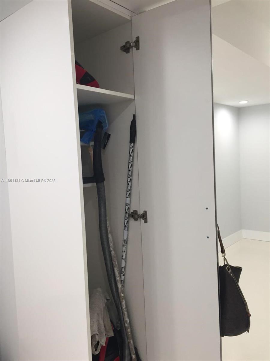 1003 2 / 2 1232 sq. ft. $ 2025-08-18 0 foto