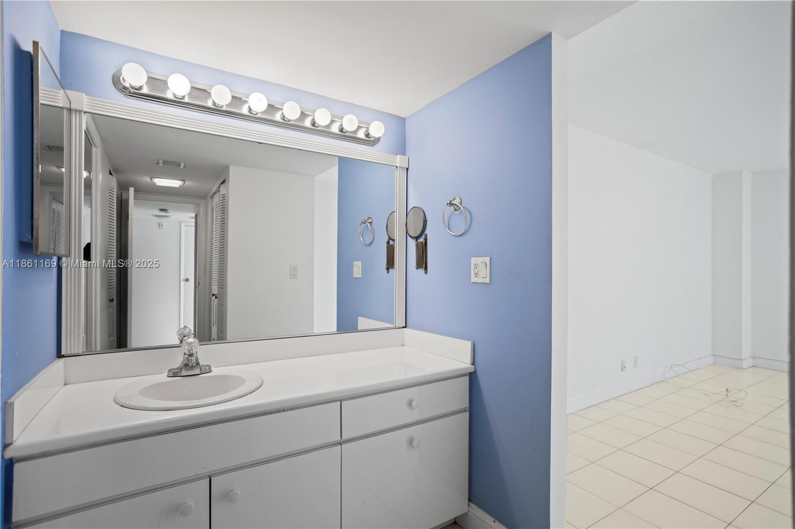 Photo of 20335 Country Club Dr  #901, Aventura, Florida, 33180 - 