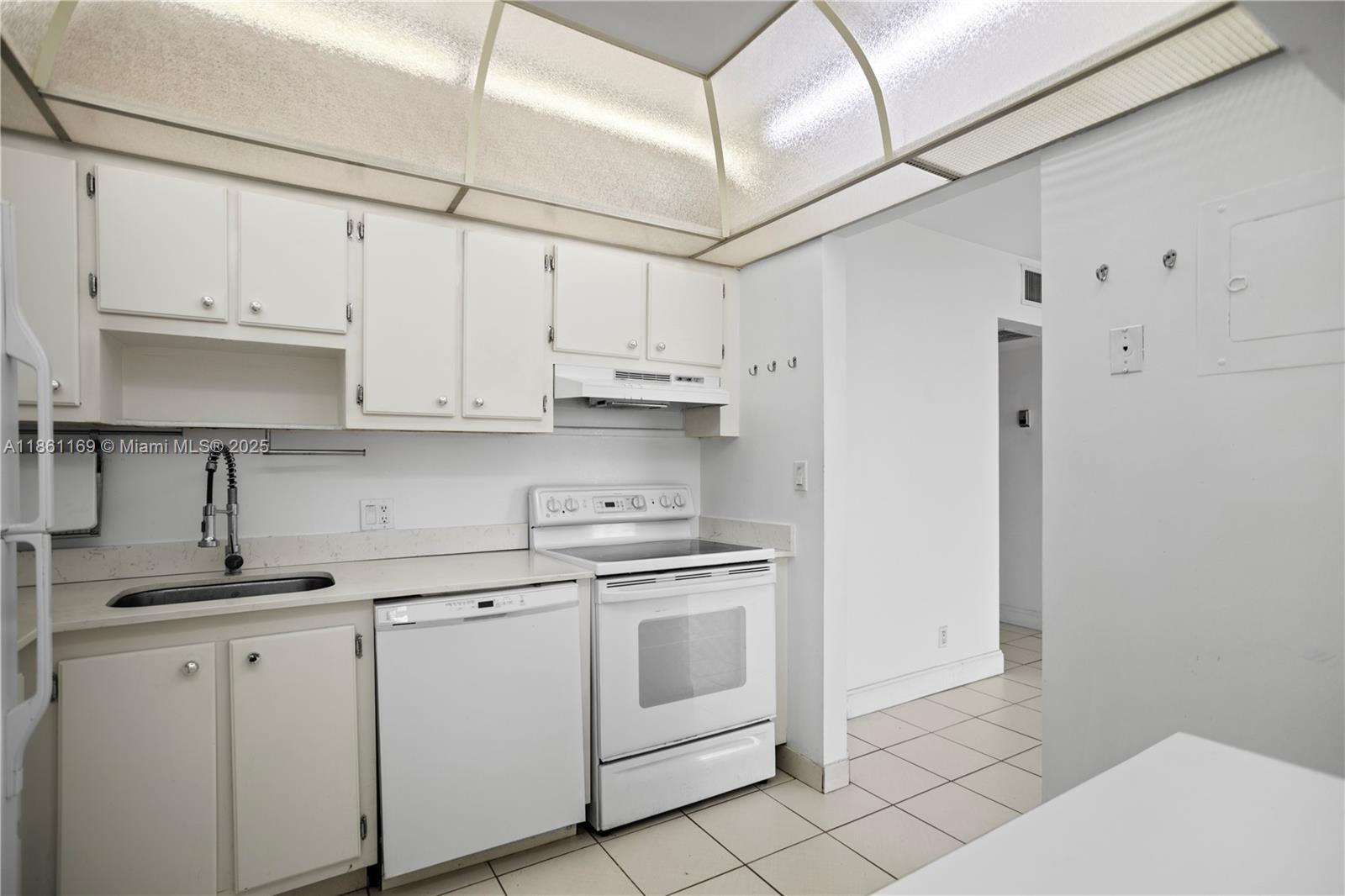 Photo of 20335 Country Club Dr  #901, Aventura, Florida, 33180 - 