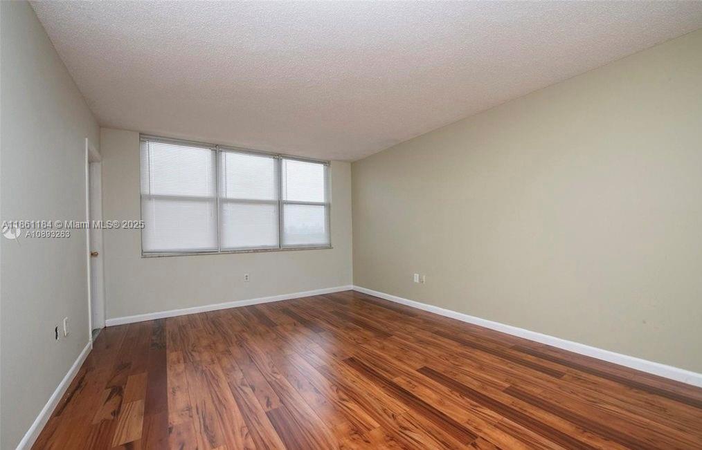 705-2 1 / 2 1036 sq. ft. $ 2025-08-18 0 Photo