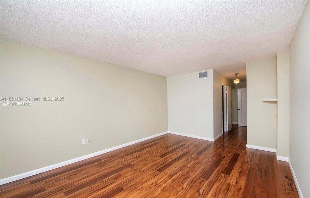 705-2 1 / 2 1036 sq. ft. $ 2025-08-18 0 Photo