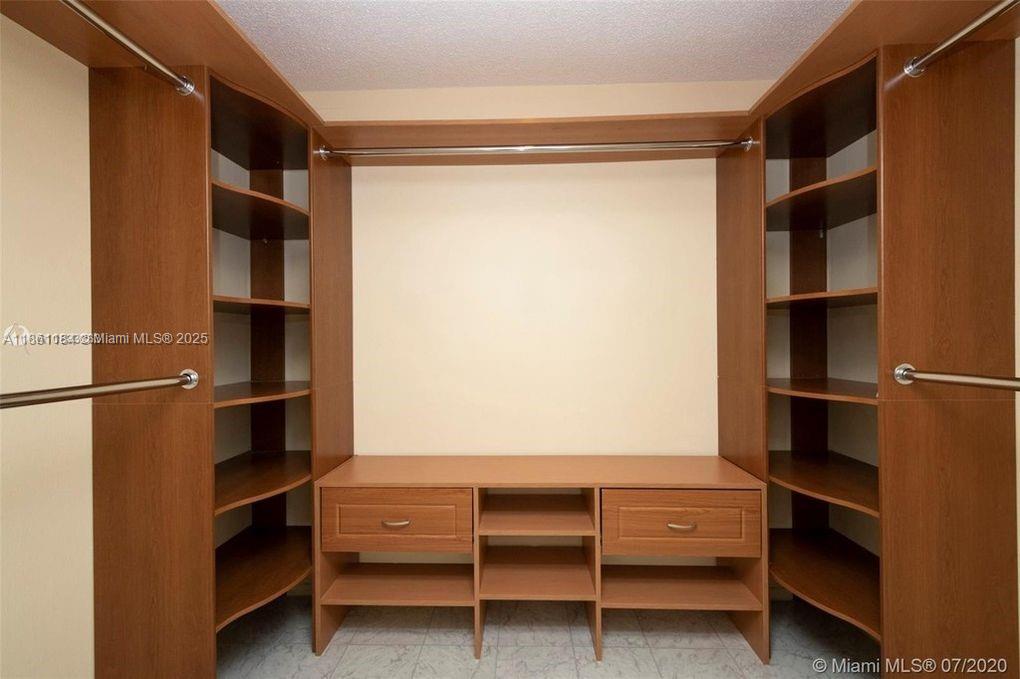 705-2 1 / 2 1036 sq. ft. $ 2025-08-18 0 Photo