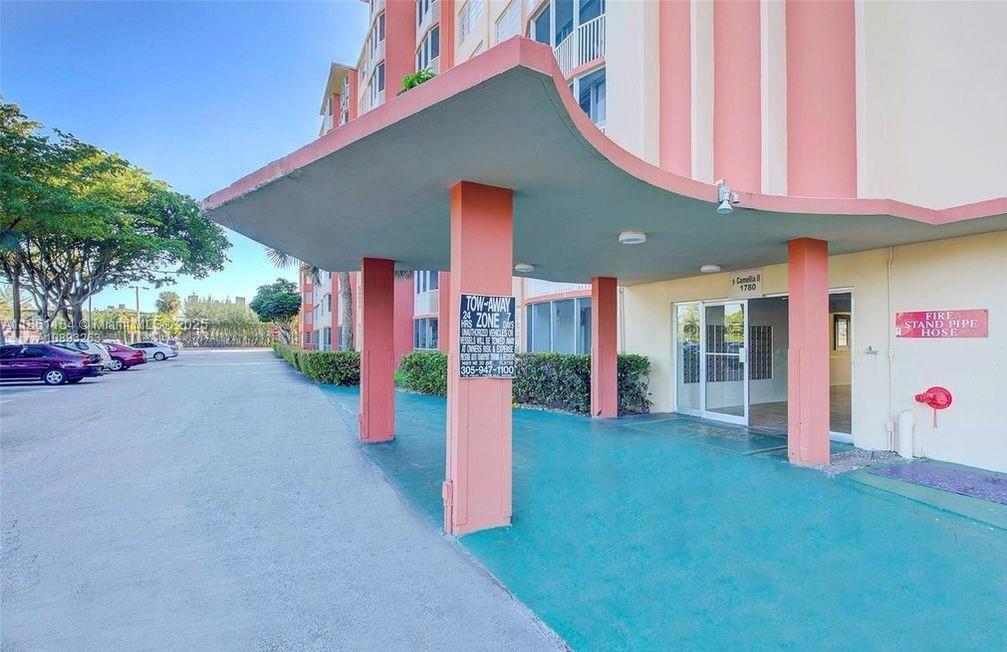 705-2 1 / 2 1036 sq. ft. $ 2025-08-18 0 Photo