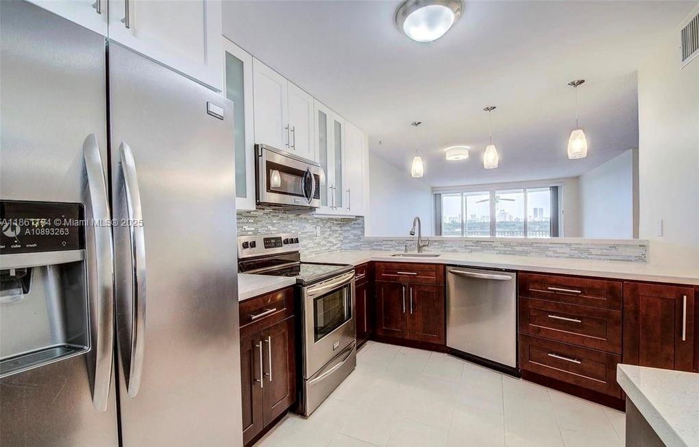 705-2 1 / 2 1036 sq. ft. $ 2025-08-18 0 Photo