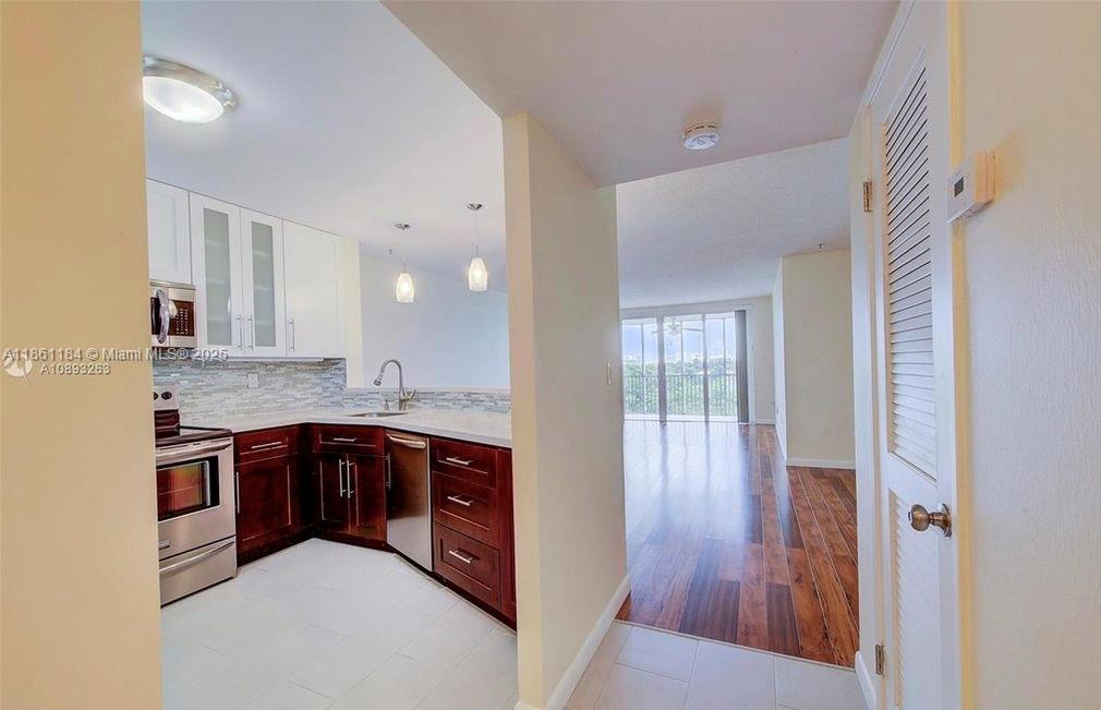 705-2 1 / 2 1036 sq. ft. $ 2025-08-18 0 Photo