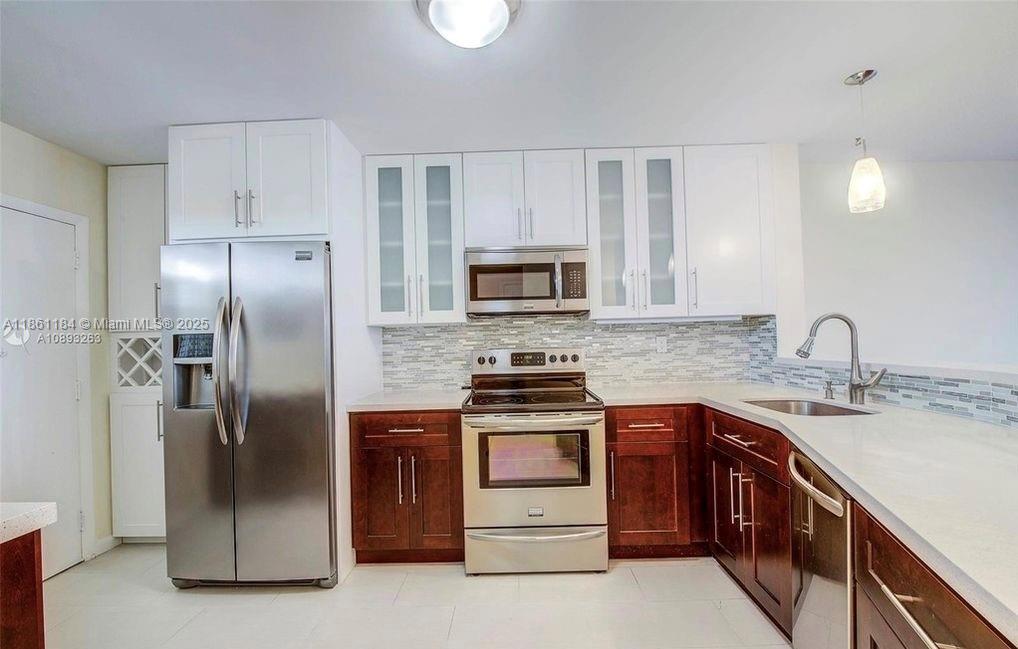 705-2 1 / 2 1036 sq. ft. $ 2025-08-18 0 Photo