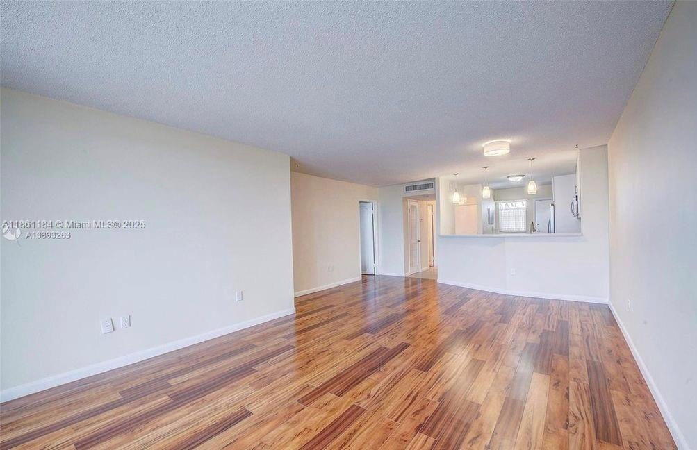 705-2 1 / 2 1036 sq. ft. $ 2025-08-18 0 Photo