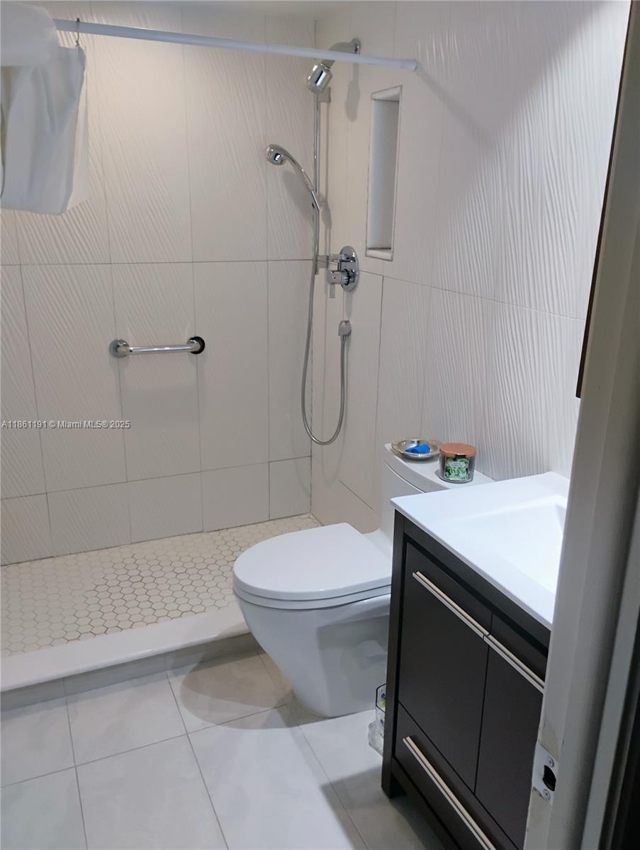 Photo of 612 27th Ave  (612), Hallandale Beach, Florida, 33009 - 