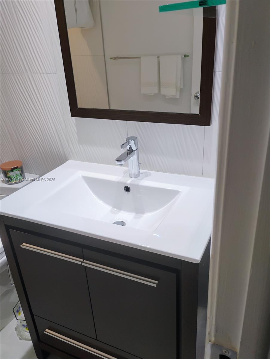 Photo of 612 27th Ave  (612), Hallandale Beach, Florida, 33009 - 