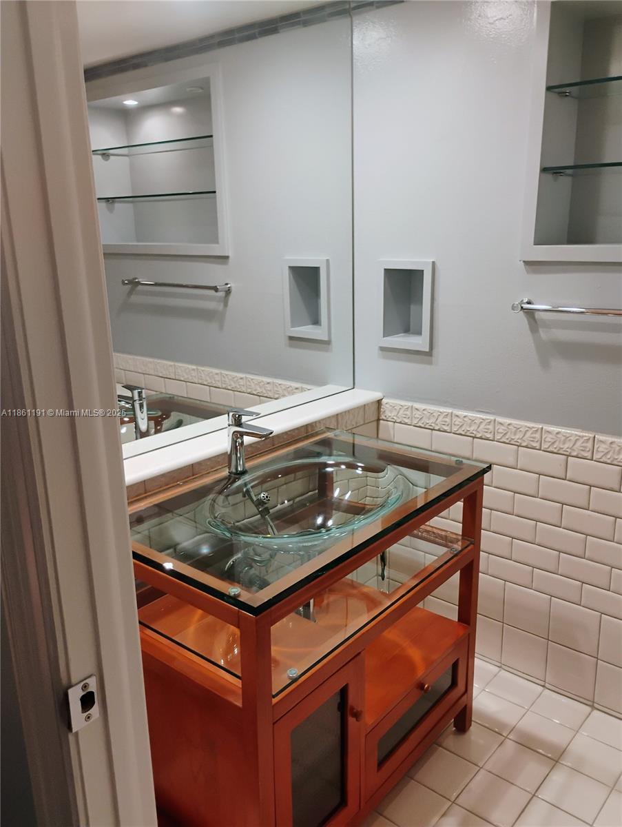 Photo of 612 27th Ave  (612), Hallandale Beach, Florida, 33009 - 