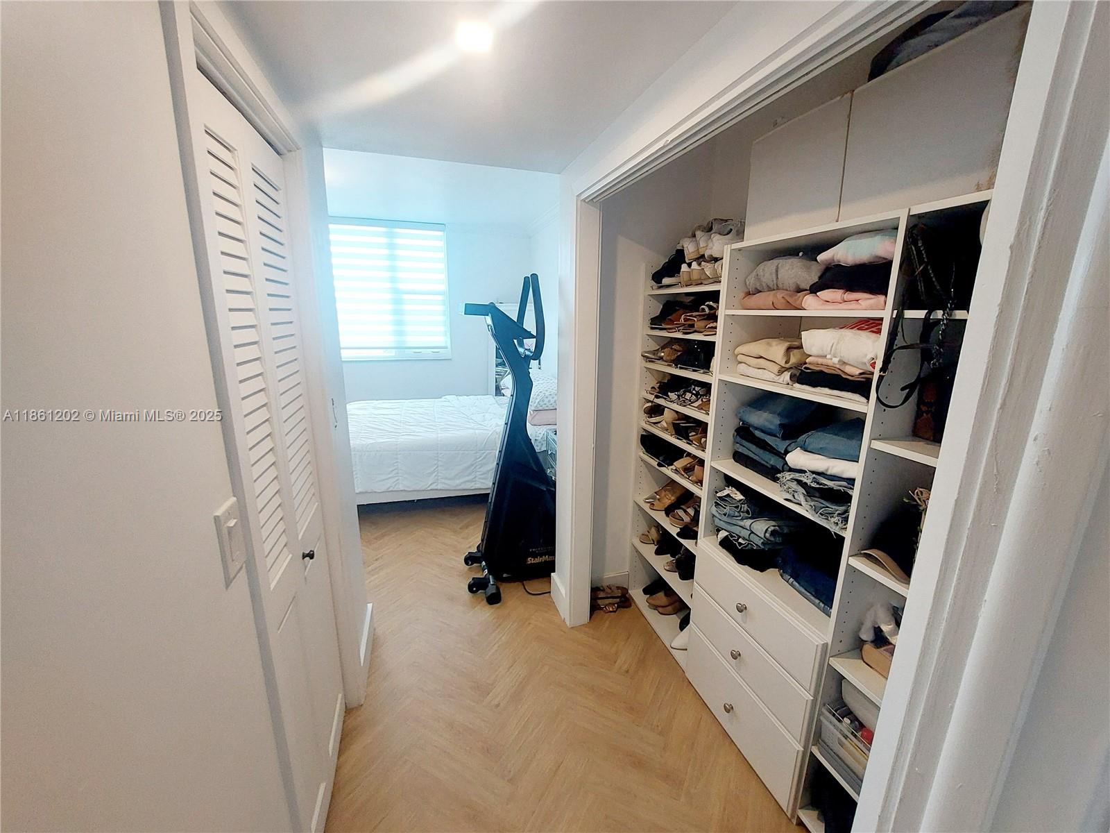 1005A 1 / 2 844 sq. ft. $ 2025-09-05 0 Photo