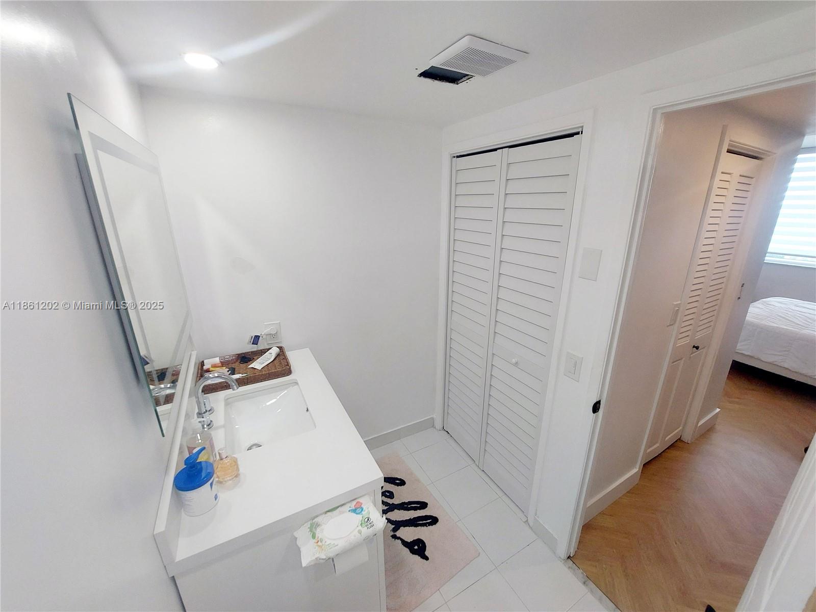 1005A 1 / 2 844 sq. ft. $ 2025-09-05 0 Photo