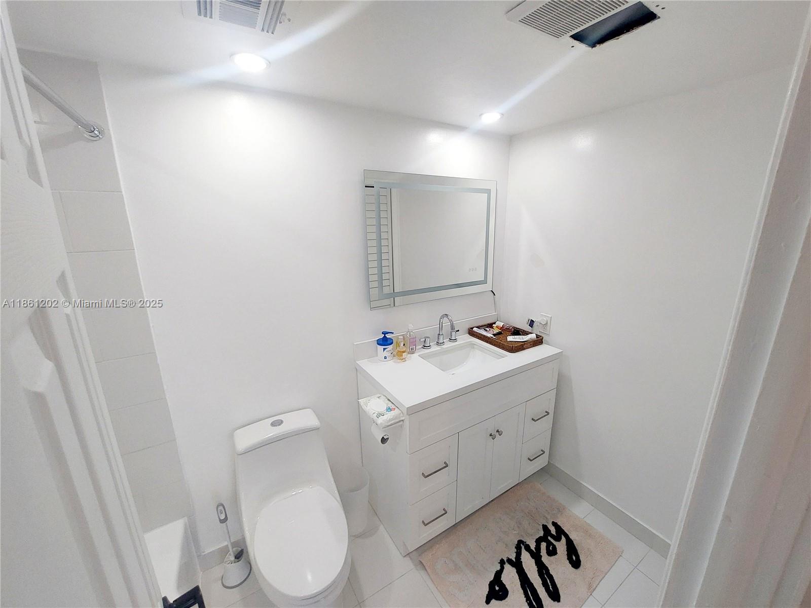 1005A 1 / 2 844 sq. ft. $ 2025-09-05 0 Photo
