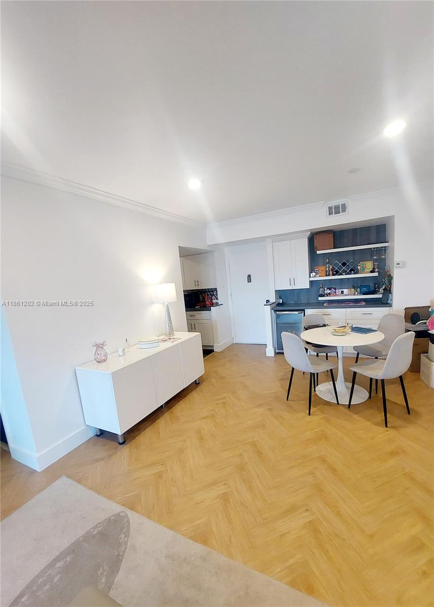 1005A 1 / 2 844 sq. ft. $ 2025-09-05 0 Photo