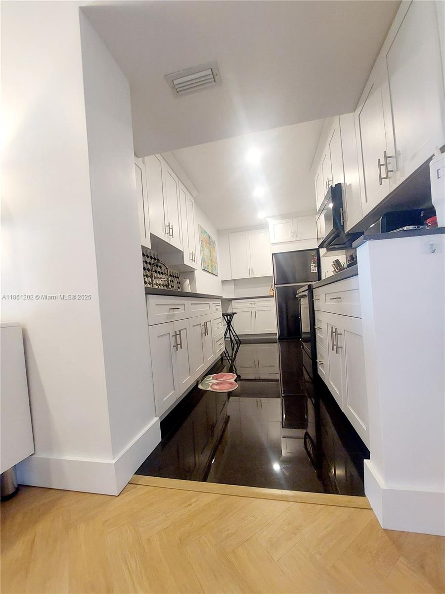 1005A 1 / 2 844 sq. ft. $ 2025-09-05 0 Photo