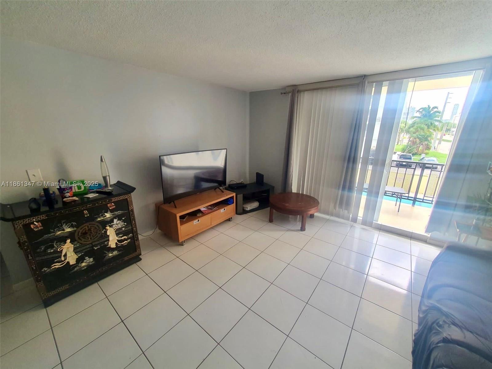 Photo of 1501 Ocean Dr  #205, Hollywood, Florida, 33019 - 