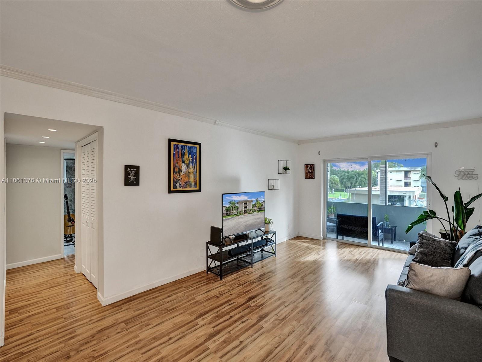 203 2 / 2 961 sq. ft. $ 2025-09-30 0 Photo