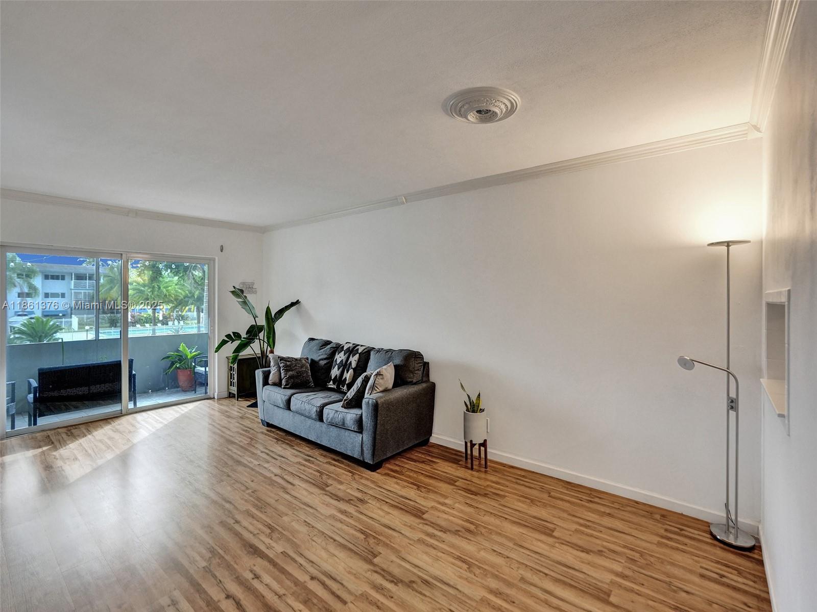 203 2 / 2 961 sq. ft. $ 2025-09-30 0 Photo