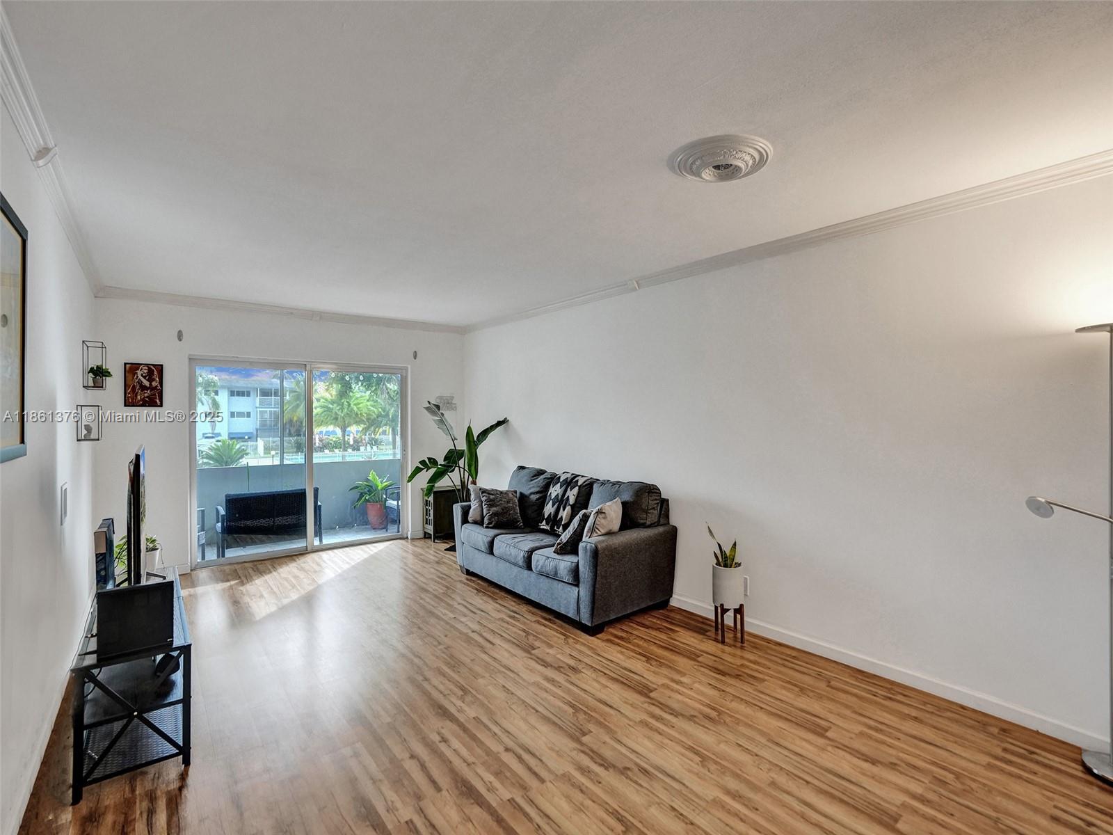 203 2 / 2 961 sq. ft. $ 2025-09-30 0 Photo