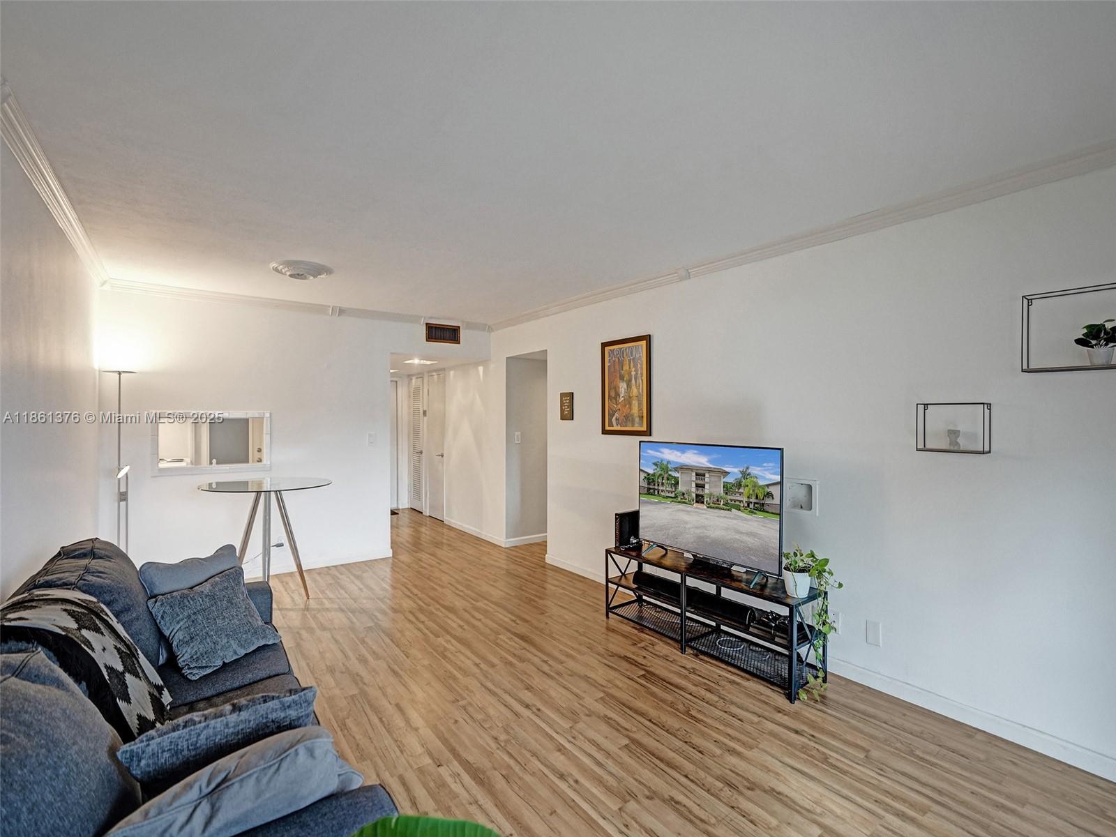 203 2 / 2 961 sq. ft. $ 2025-09-30 0 Photo