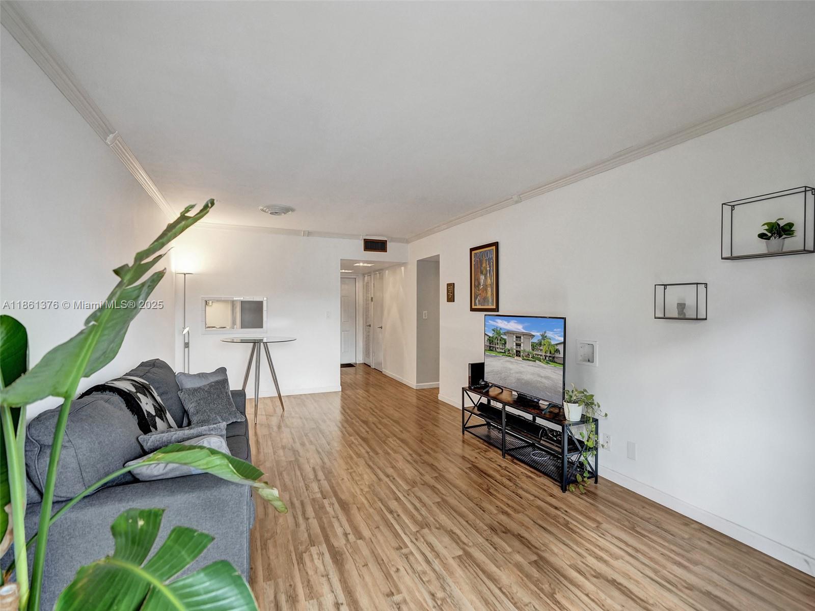 203 2 / 2 961 sq. ft. $ 2025-09-30 0 Photo