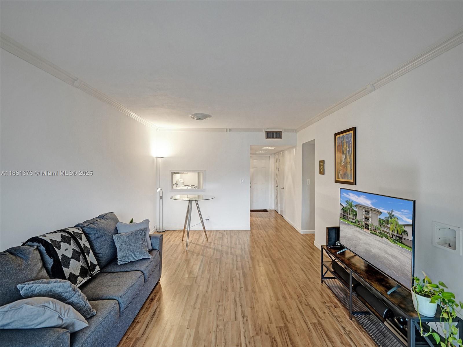 203 2 / 2 961 sq. ft. $ 2025-09-30 0 Photo
