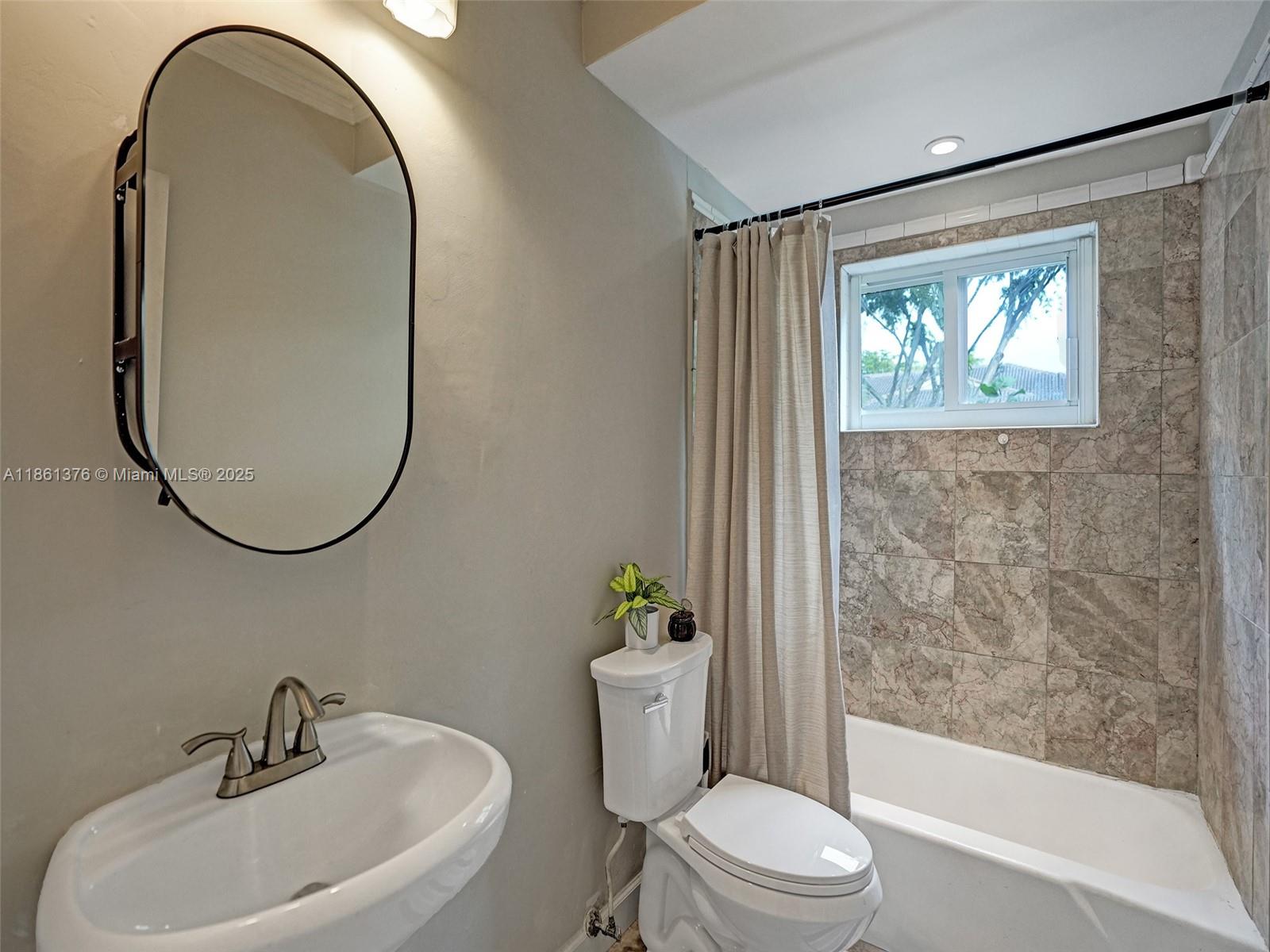 203 2 / 2 961 sq. ft. $ 2025-09-30 0 Photo