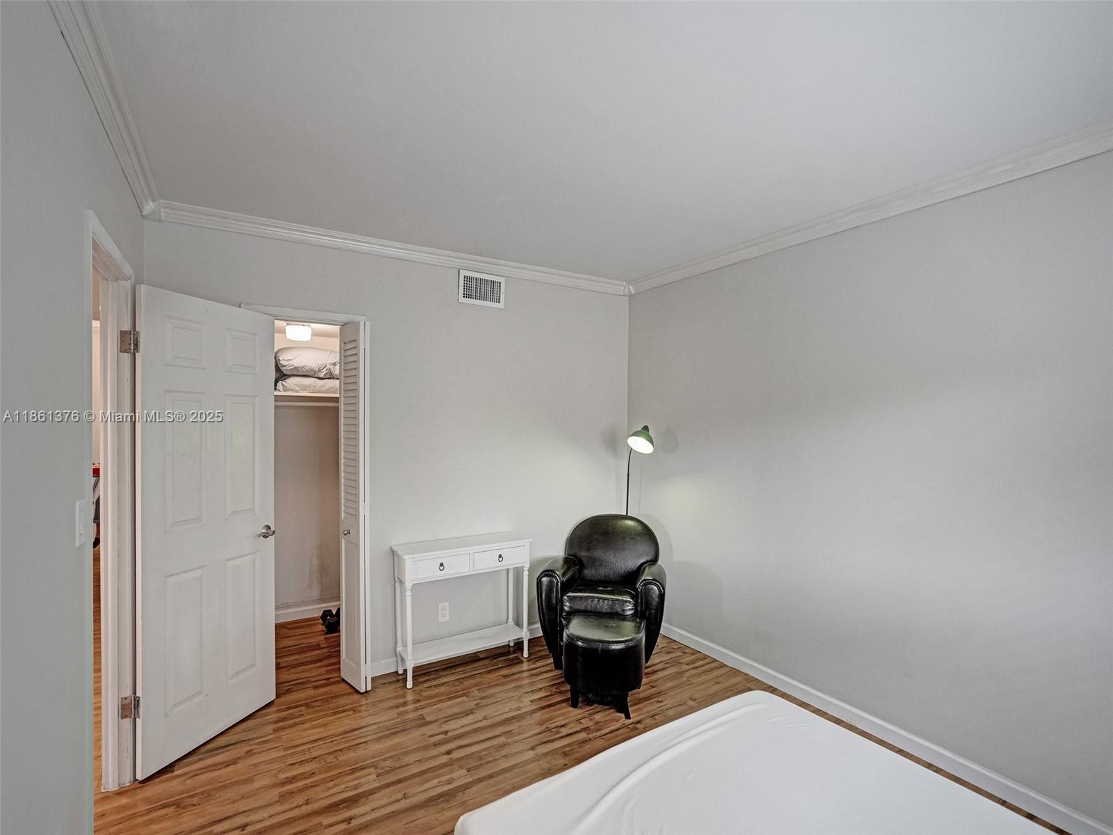 203 2 / 2 961 sq. ft. $ 2025-09-30 0 Photo