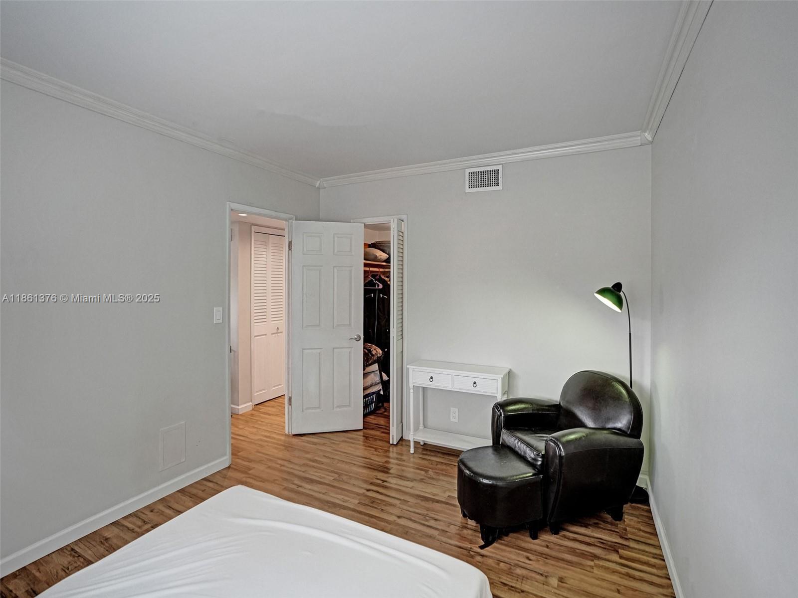 203 2 / 2 961 sq. ft. $ 2025-09-30 0 Photo