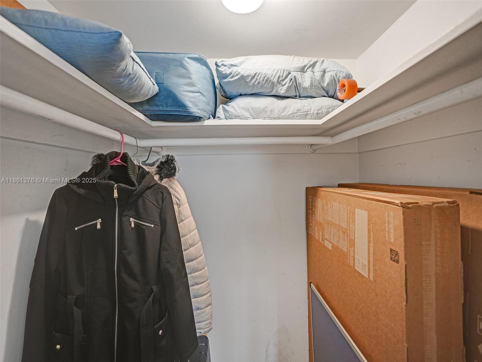 203 2 / 2 961 sq. ft. $ 2025-09-30 0 Photo